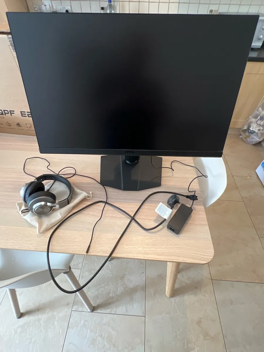 Gaming Monitor with hair phone - Image 2