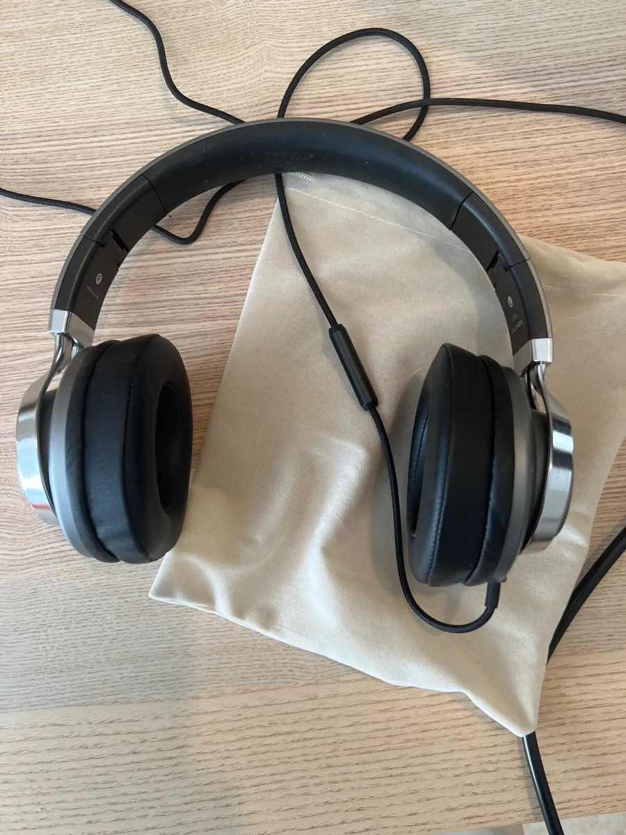 Gaming Monitor with hair phone - Image 4