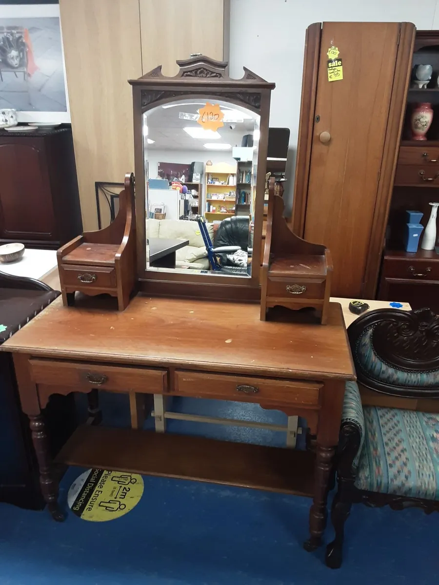 DRESSING TABLE - Image 1