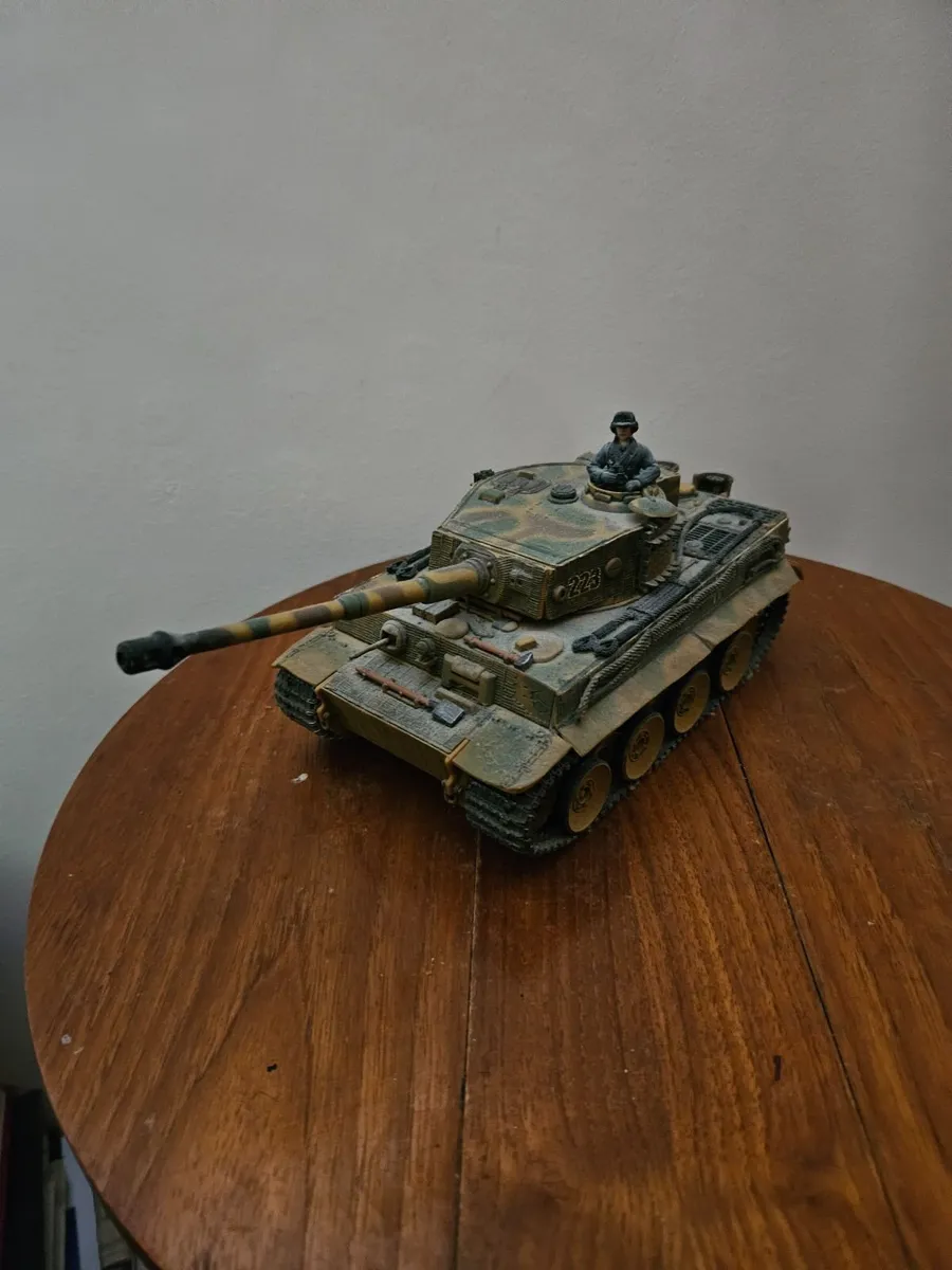 Corgi Forces of Valor German WW2 Tiger - Image 2