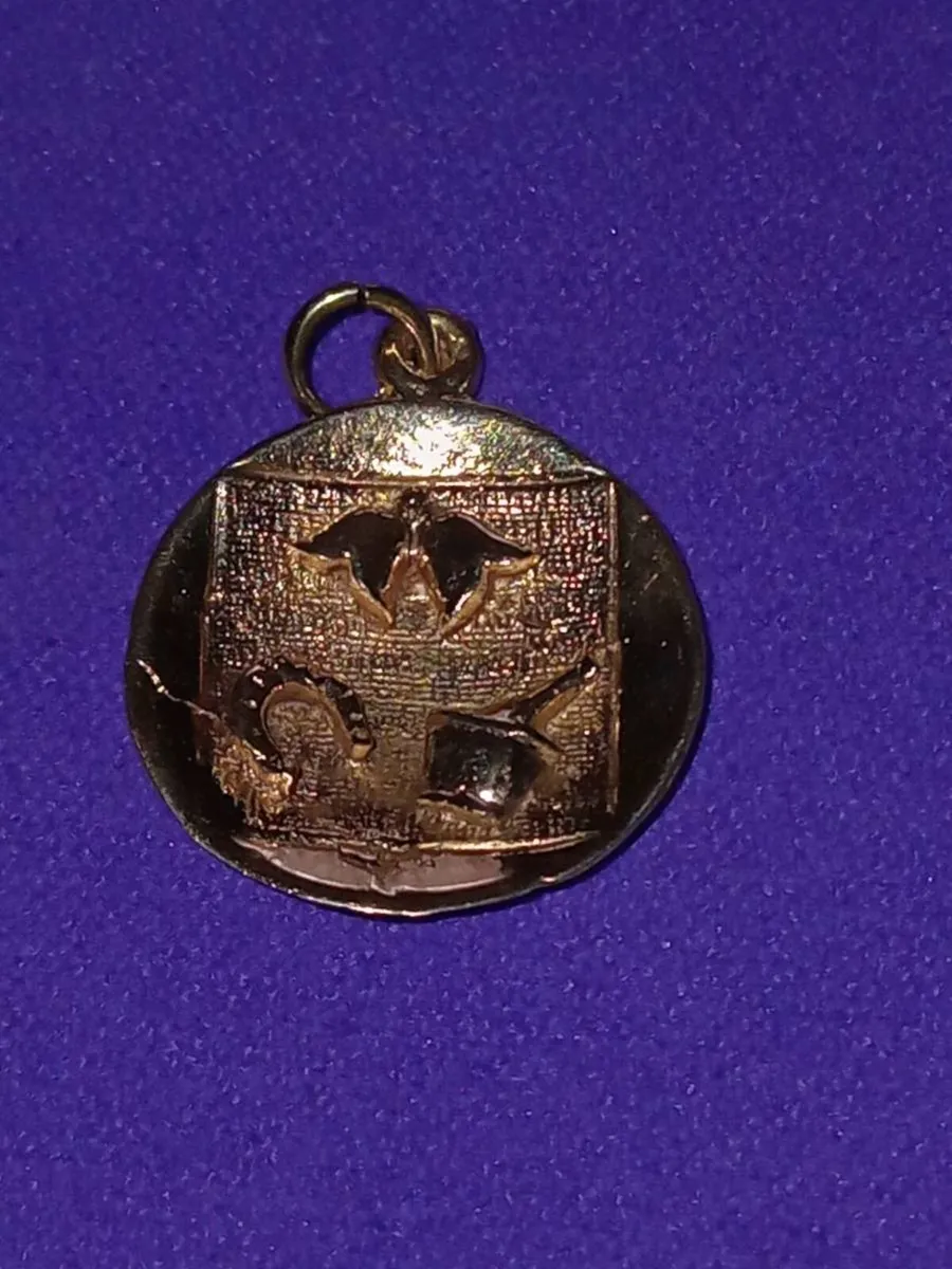 9ct gold pendant/ charm - Image 1