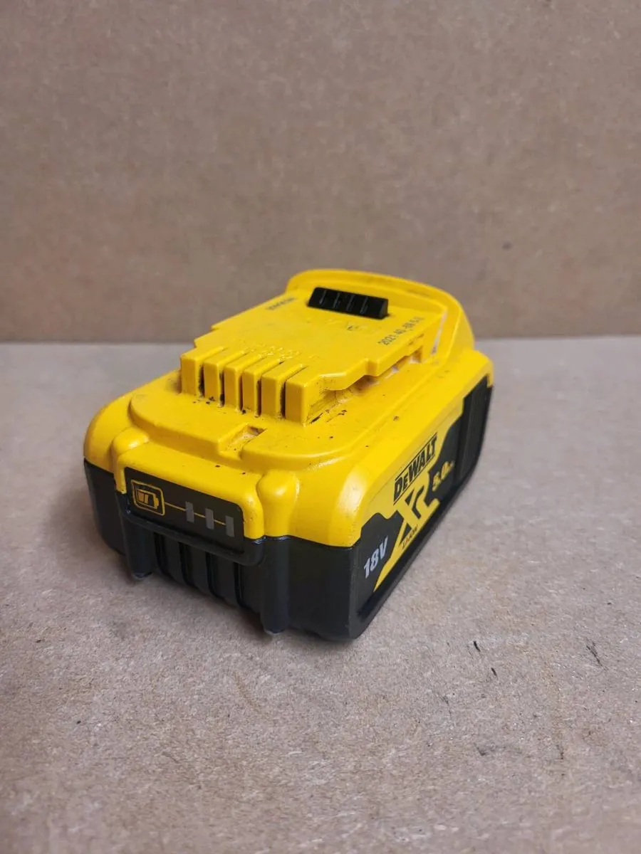 Dewalt DCB184-XJ Li-ion XR Battery - Image 1