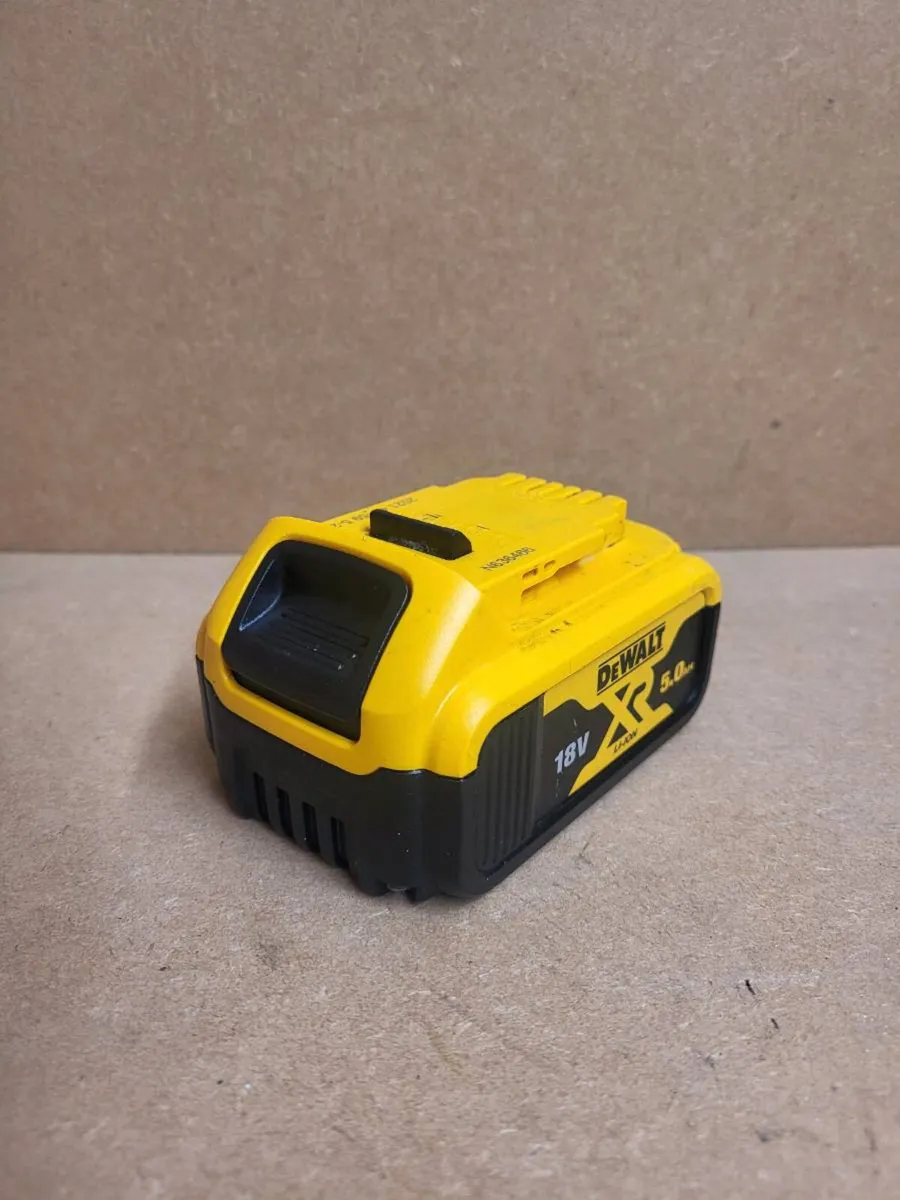 Dewalt DCB184-XJ Li-ion XR Battery - Image 2