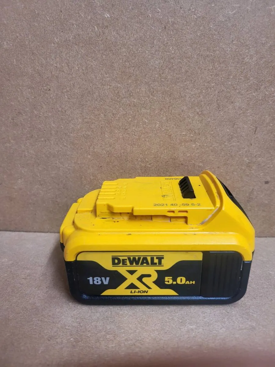 Dewalt DCB184-XJ Li-ion XR Battery - Image 3