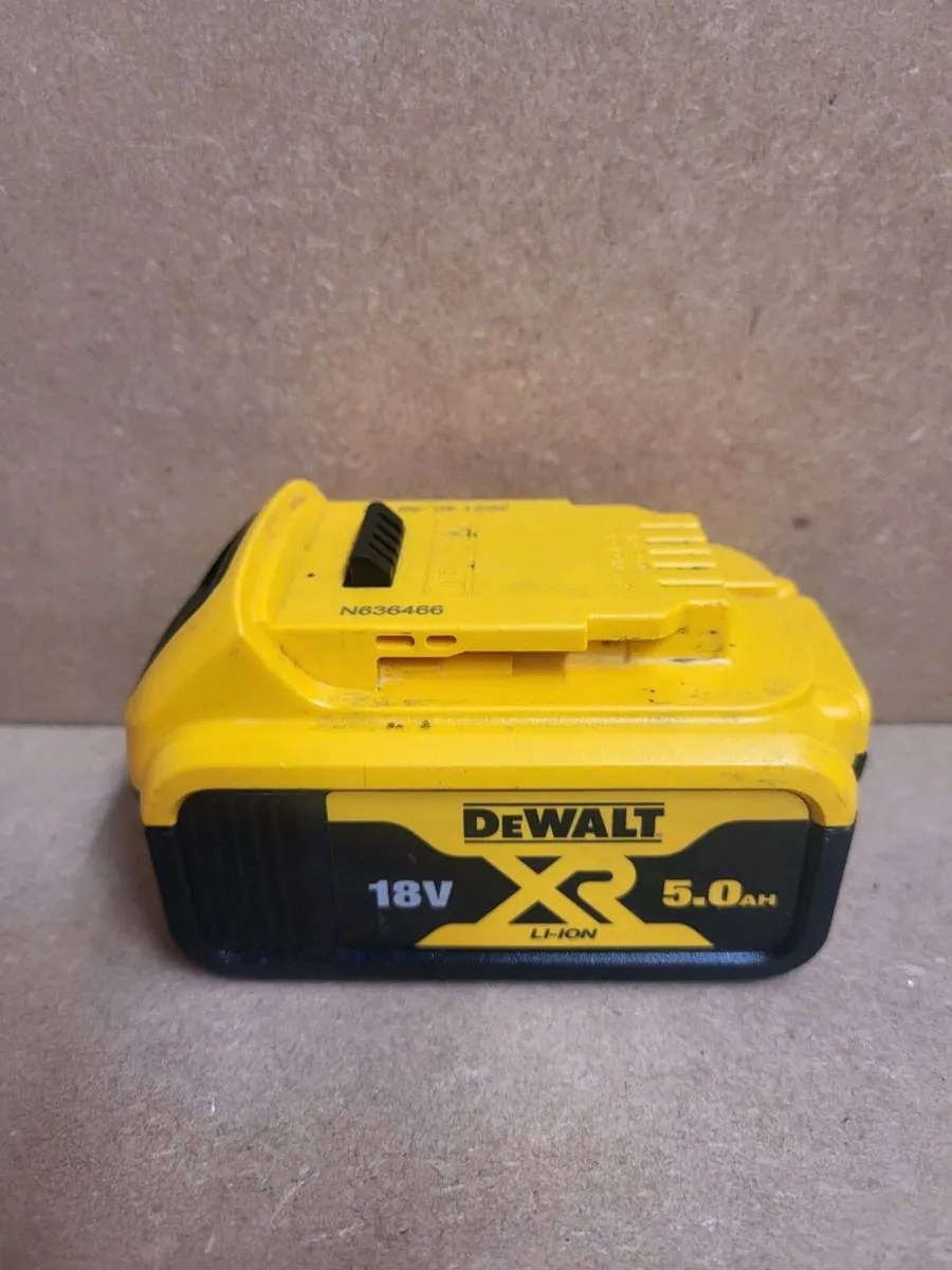 Dewalt DCB184-XJ Li-ion XR Battery - Image 4