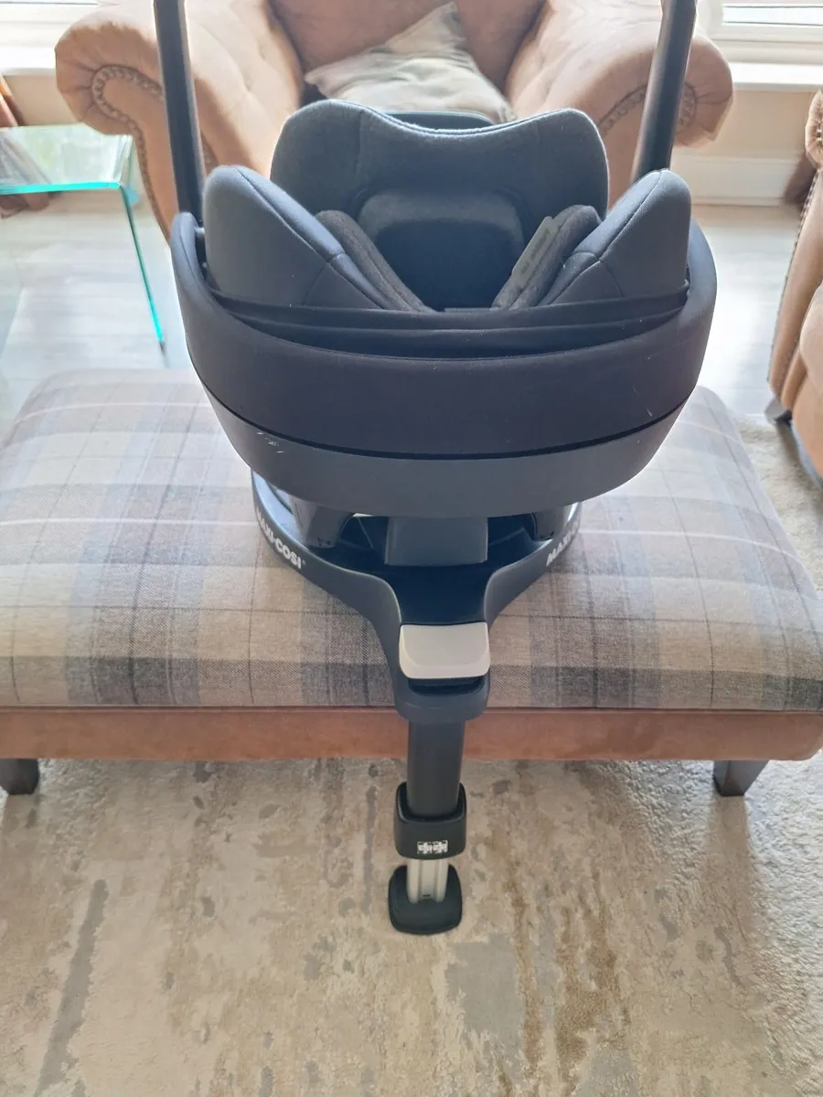 Maxi Cosi Pebble 360 Isofix Car Seat - Image 3