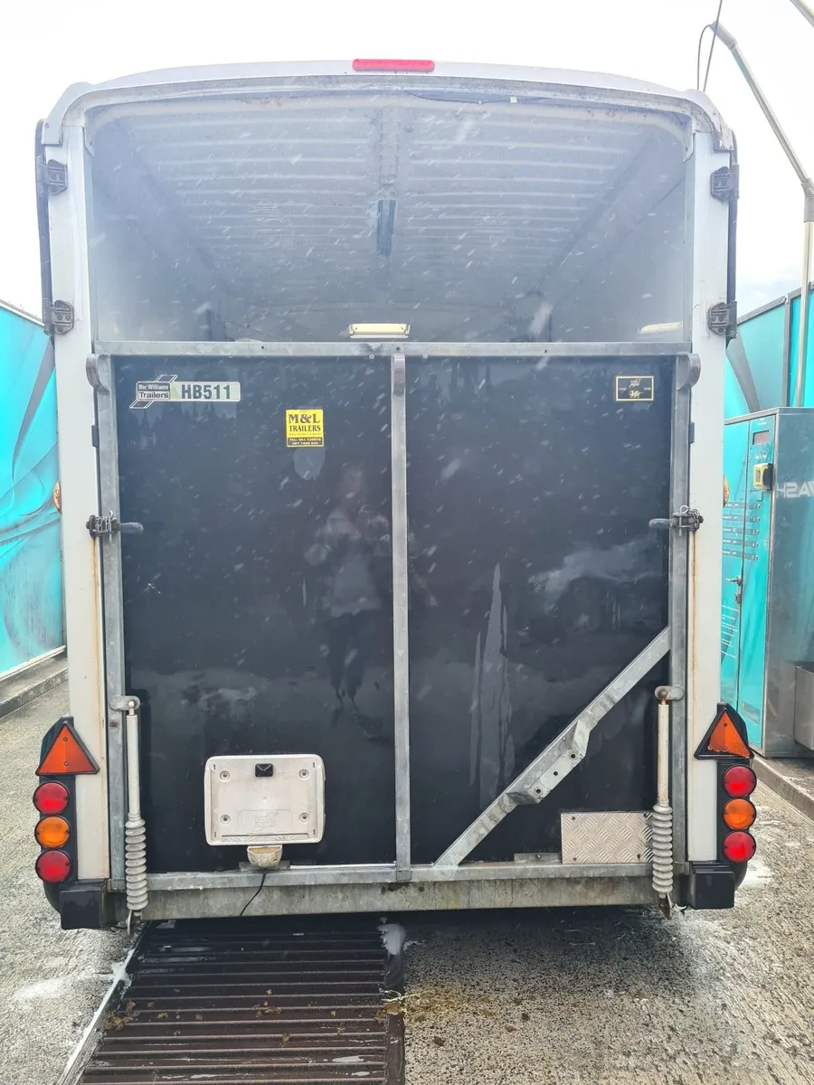 Horse box - Image 2