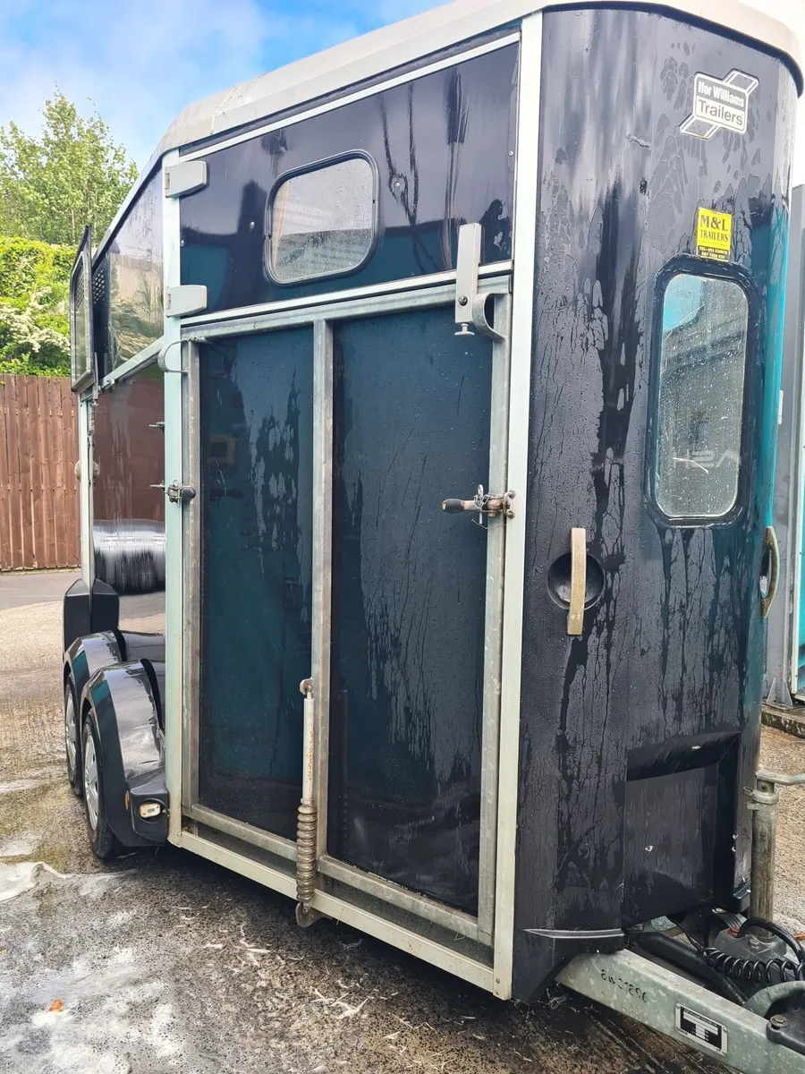 Horse box - Image 1