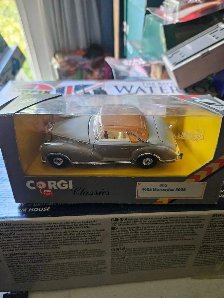 Corgi Mercedes