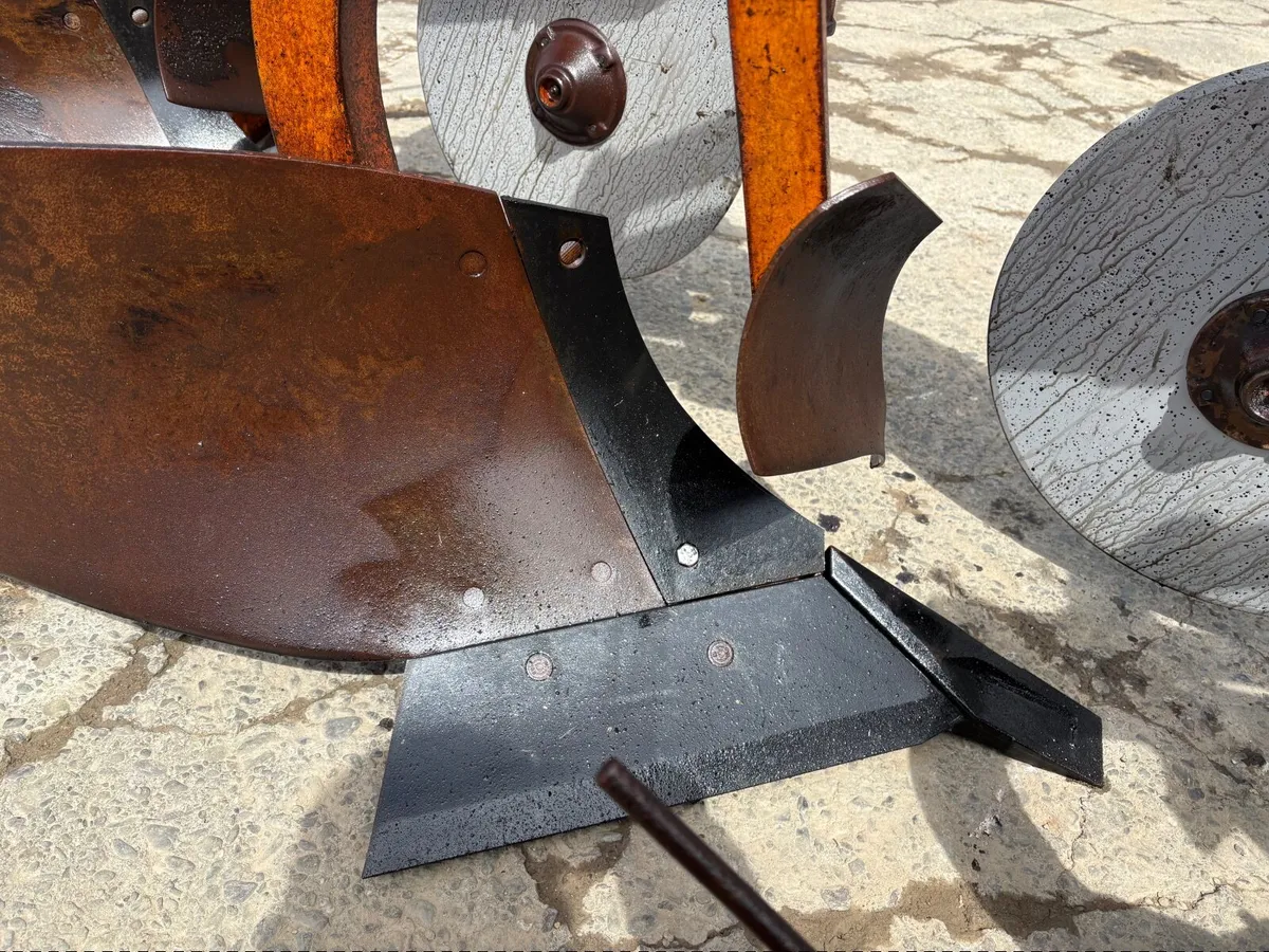 Overum 3 Furrow Plough - Vari Width - Image 3