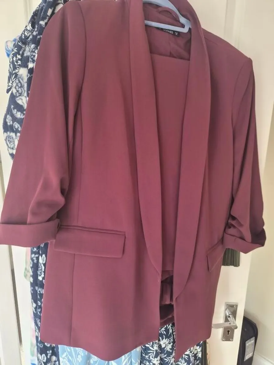ladies suit - Image 1