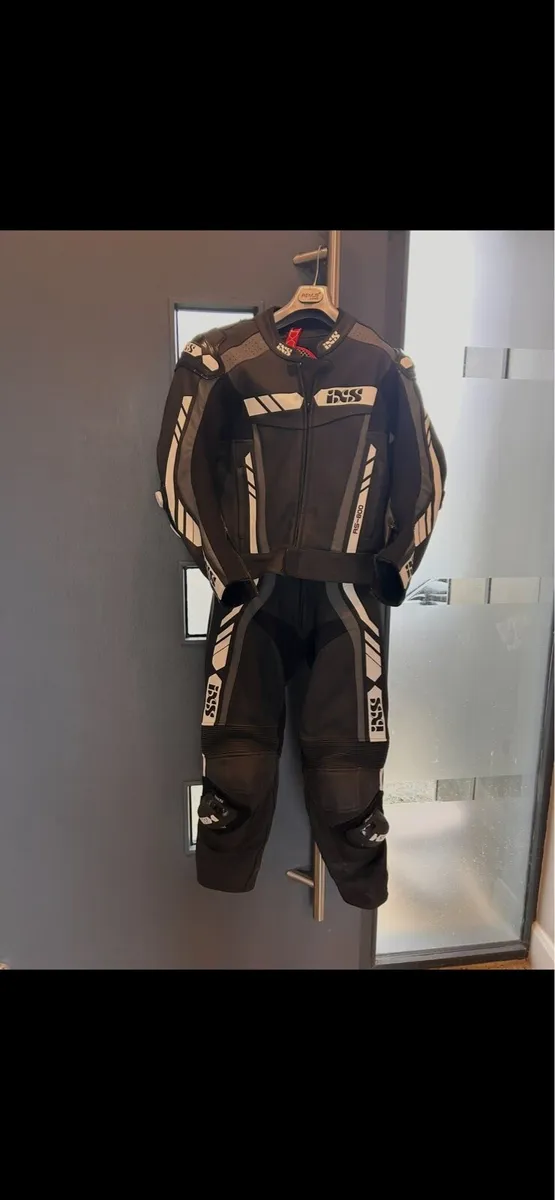 Motorbike race suit brand new only worn in shop - Image 1