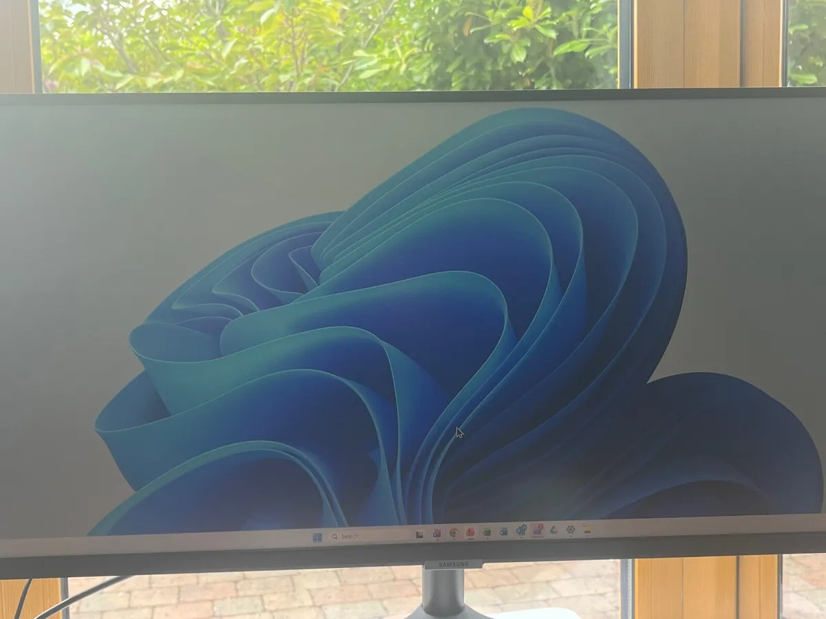Computer Monitor - Image 2