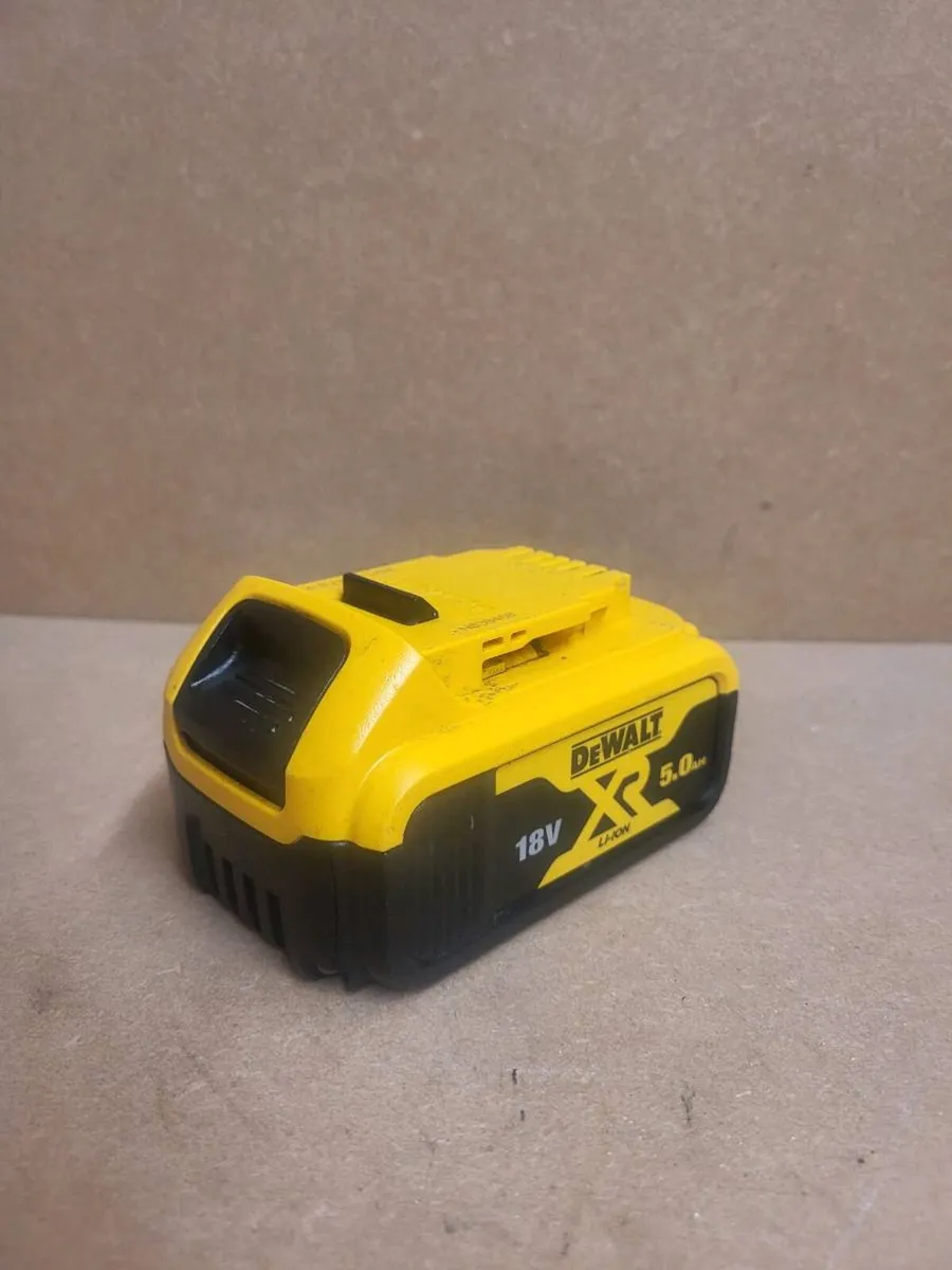 Dewalt dcb184 18v xr li-ion 5.0ah battery - Image 1
