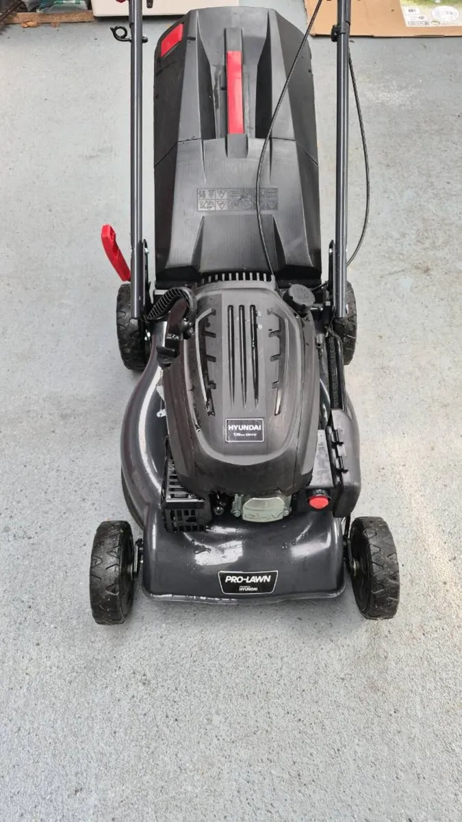 Hyundai Pro Lawn Lawnmower - Image 1