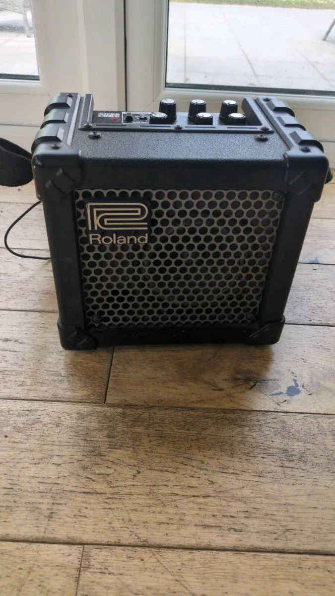 Amplifier ( battery/ mains power ) - Image 1