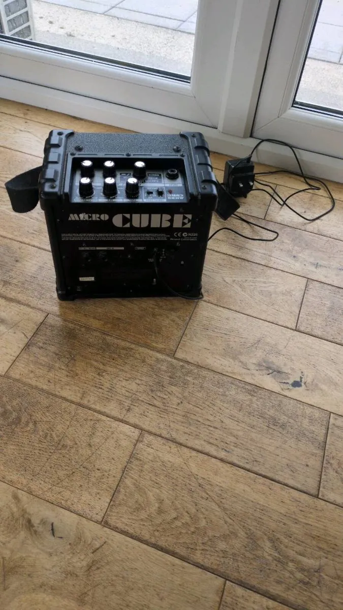 Amplifier ( battery/ mains power ) - Image 3