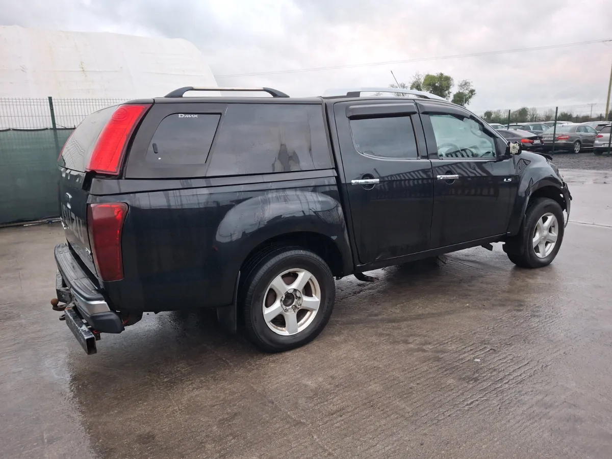 2014 Isuzu D Max  2.5 Diesel  6 speed - Image 3