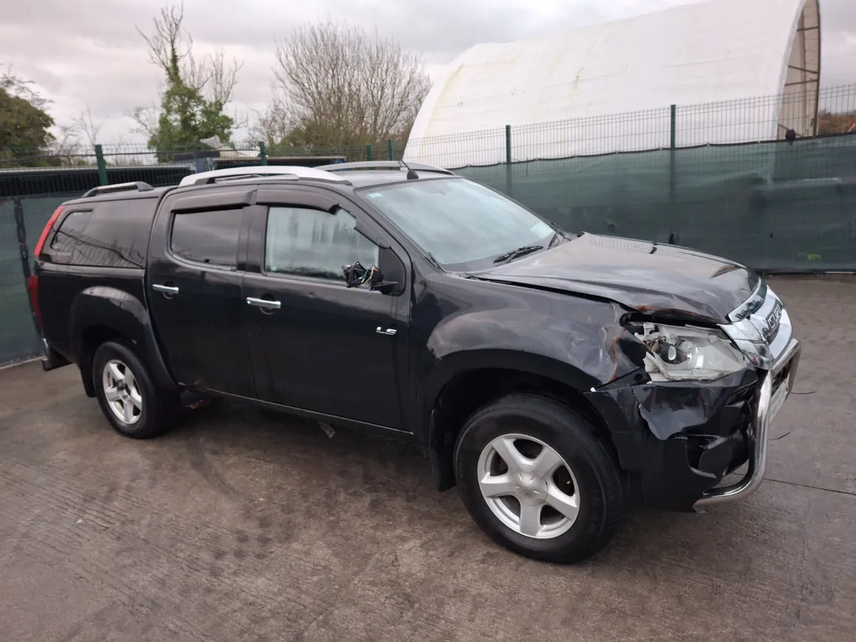 2014 Isuzu D Max  2.5 Diesel  6 speed - Image 2