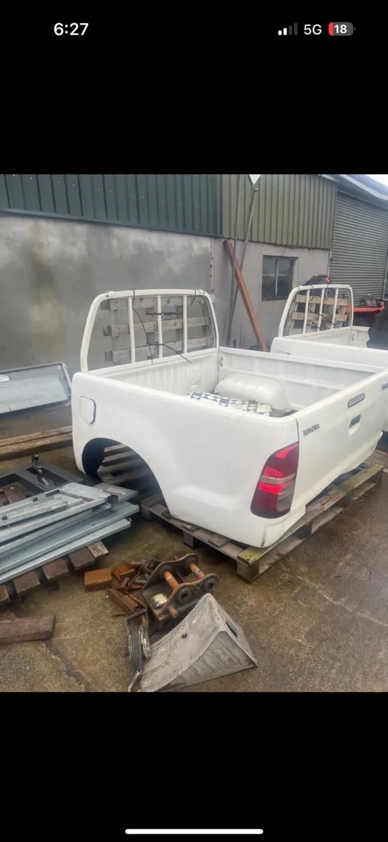 Toyota hilux tub