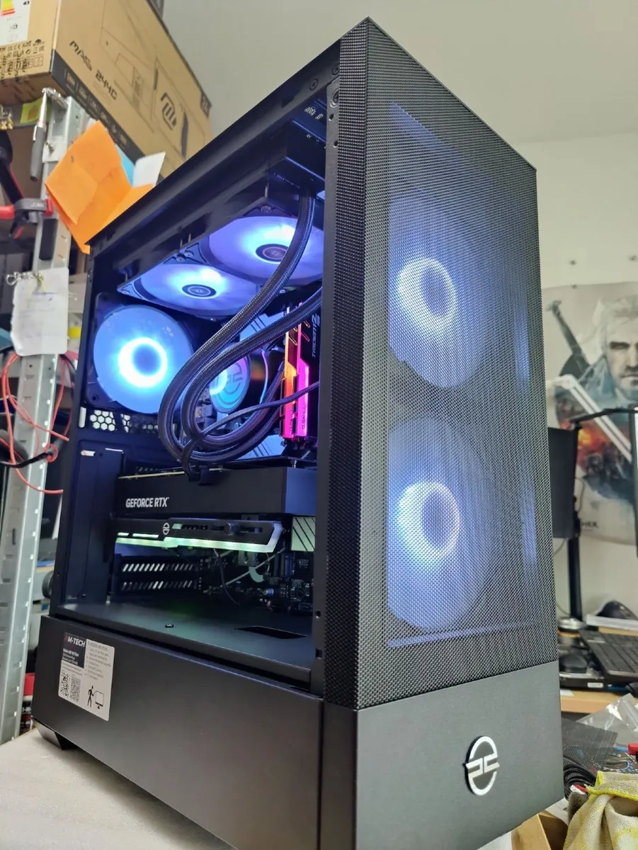 High Performance White Gaming PC i7/32GB RAM/RTX 4 - Image 1
