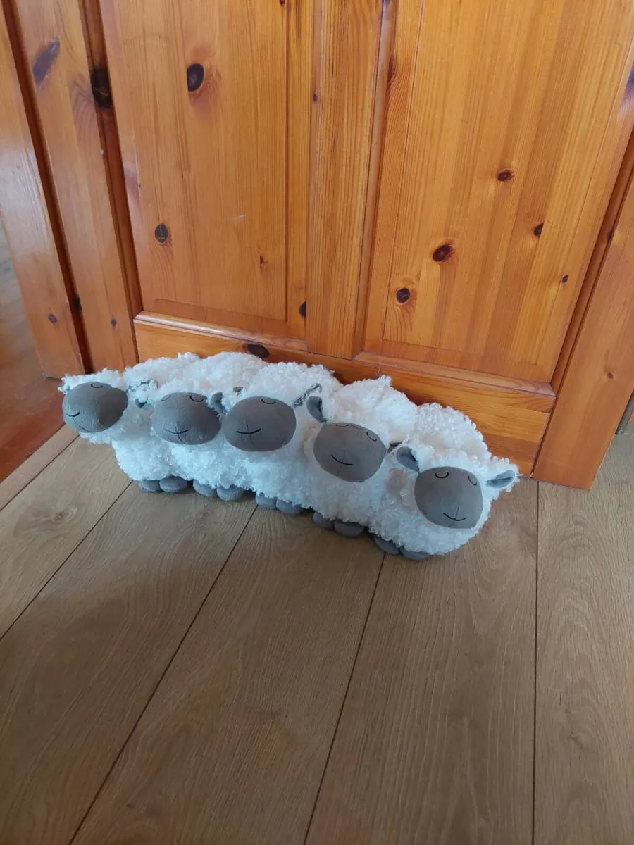 Door stop. 5 sheep - Image 1