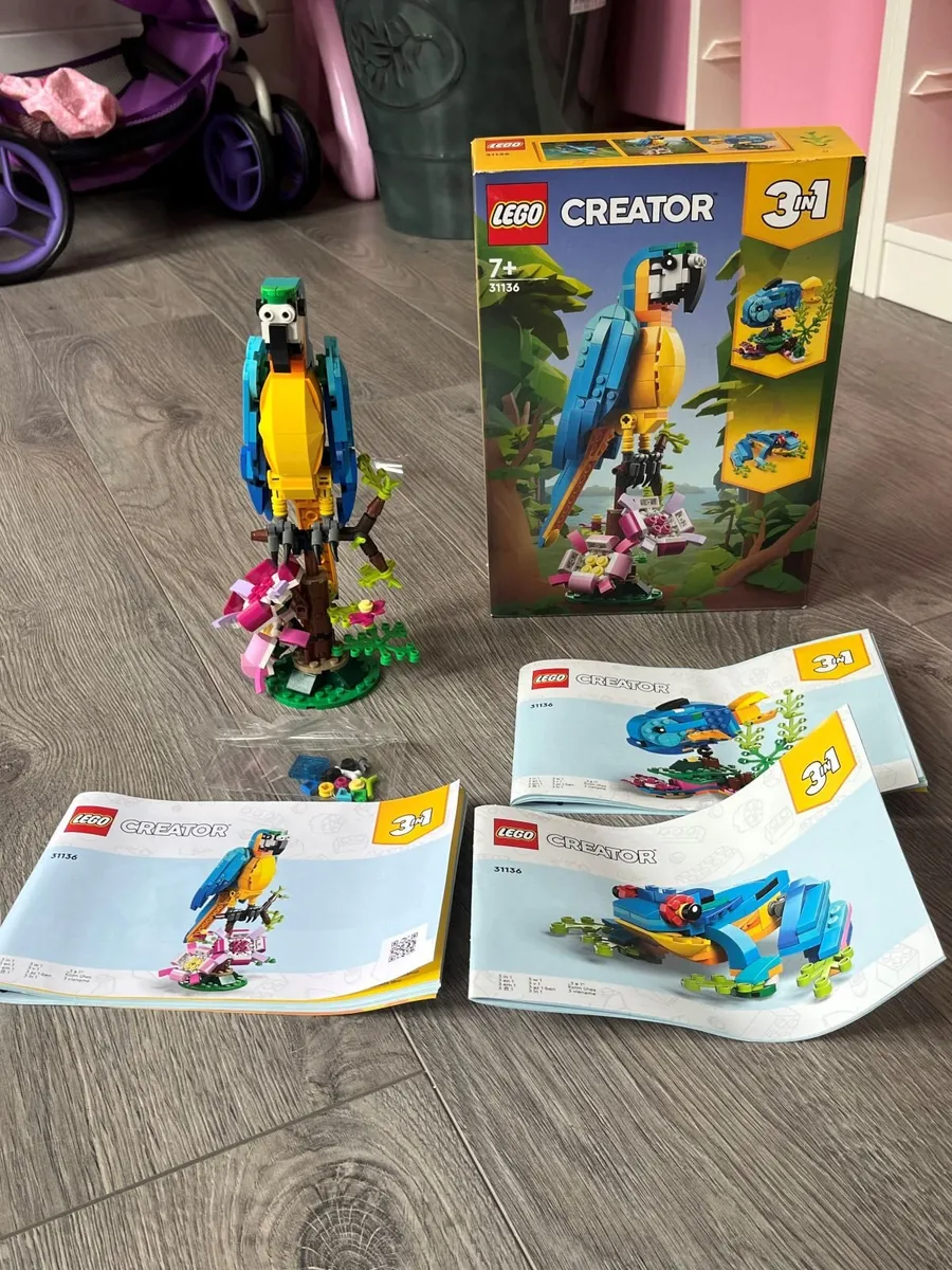 Lego Exotic Parrot, Creator 3-in-1 - Image 1