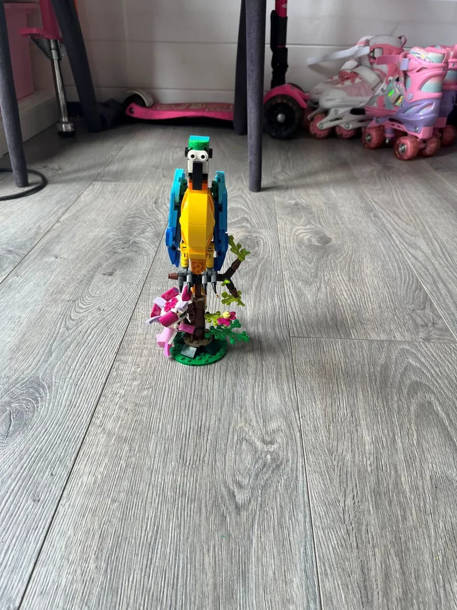 Lego Exotic Parrot, Creator 3-in-1 - Image 2
