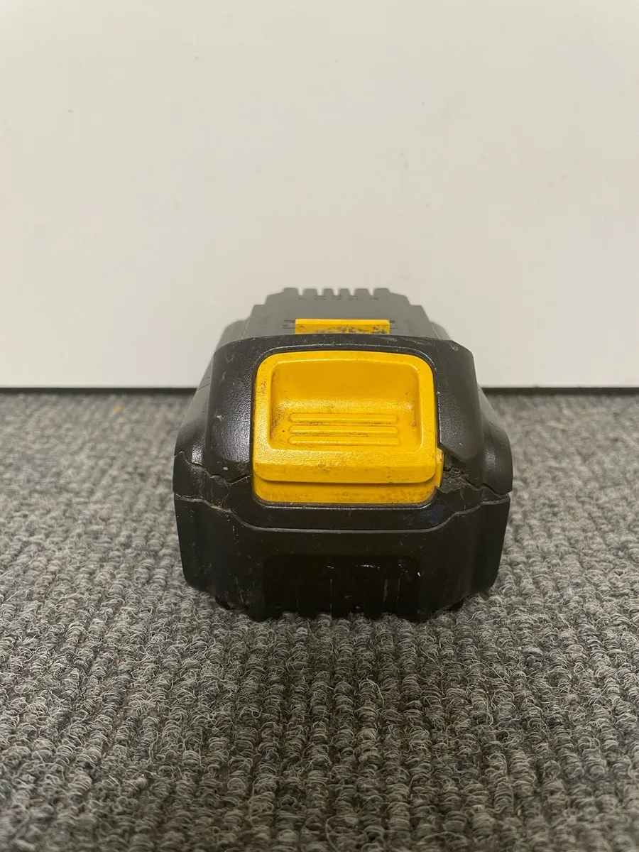 dewalt dcb182-xj 18V Battery - Image 2