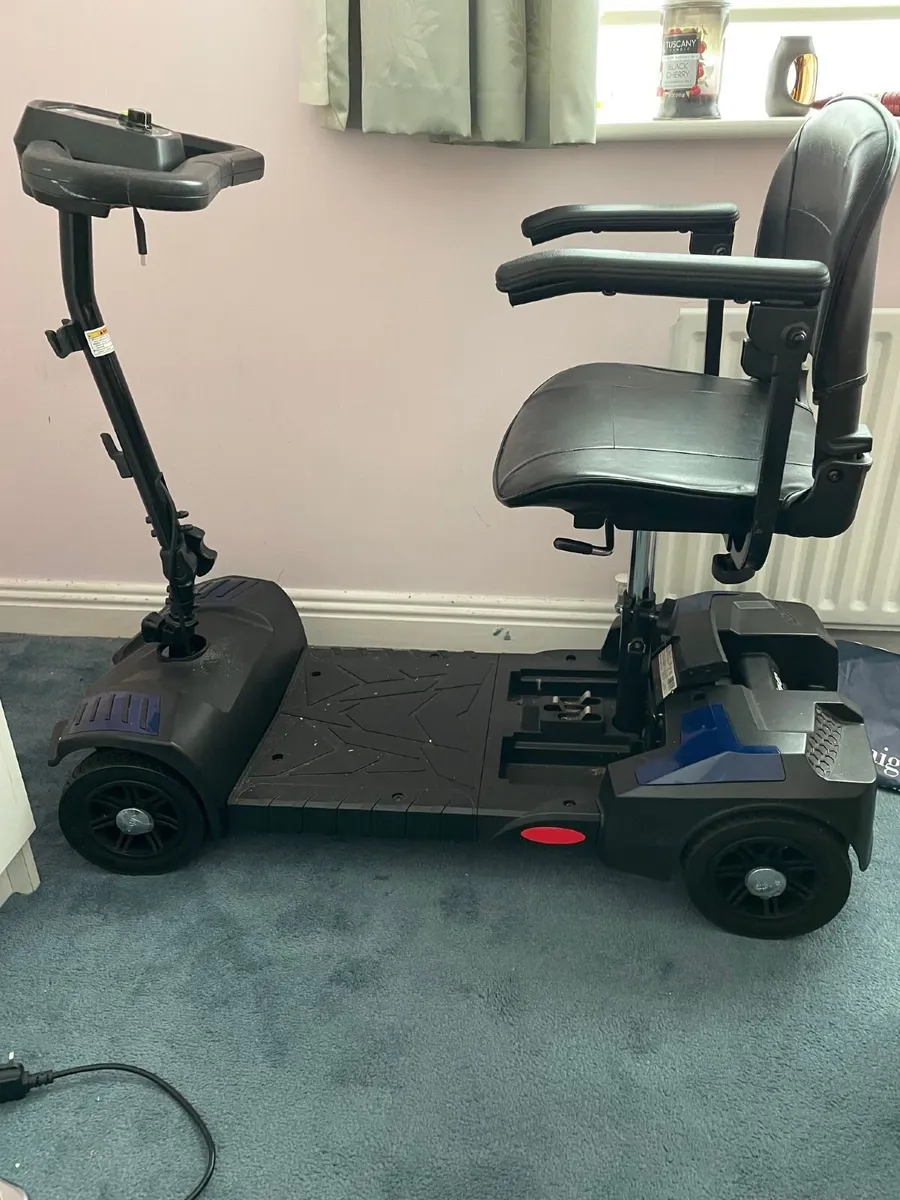 MOBILITY SCOOTER