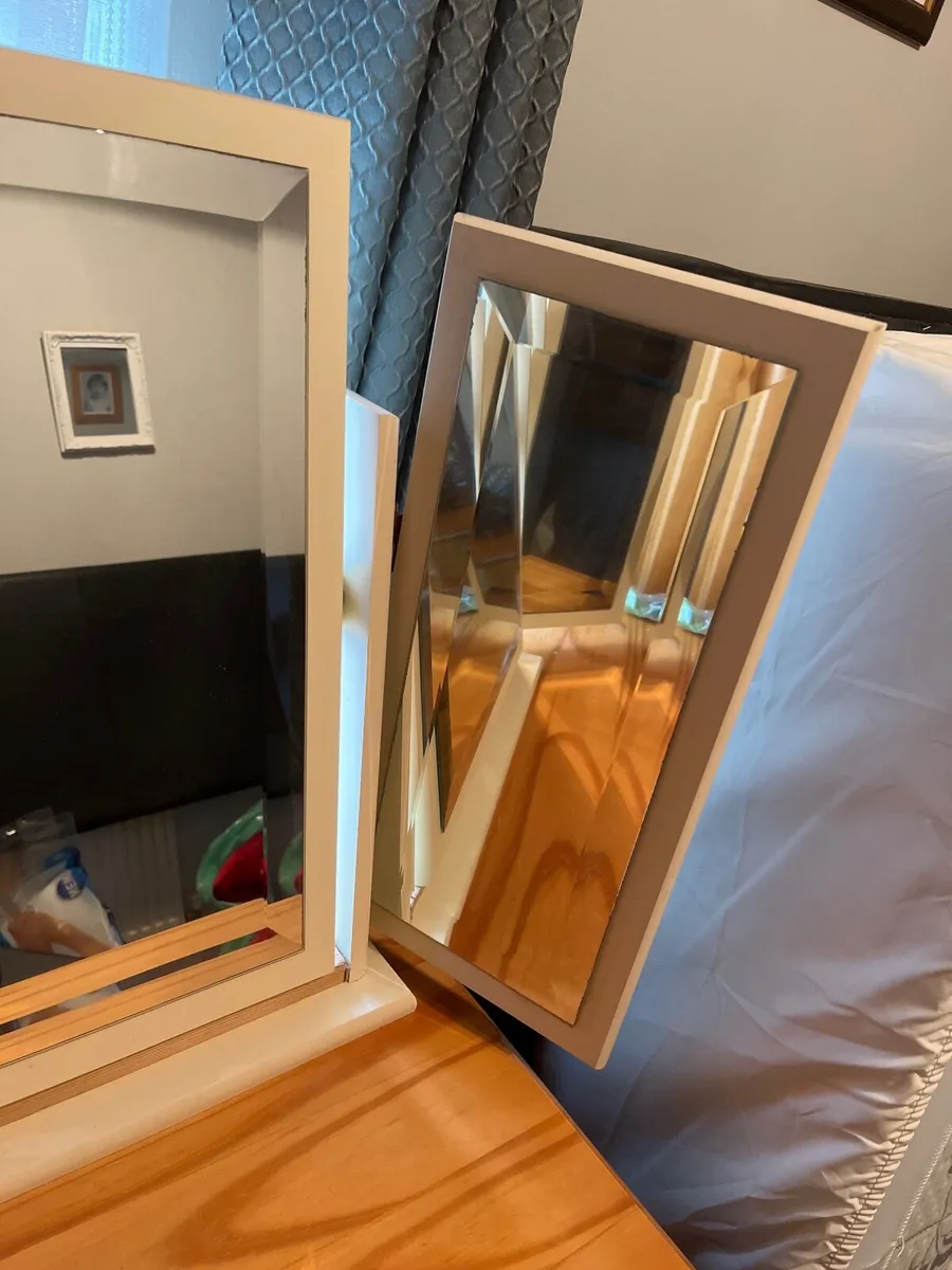 Mirror - Image 2