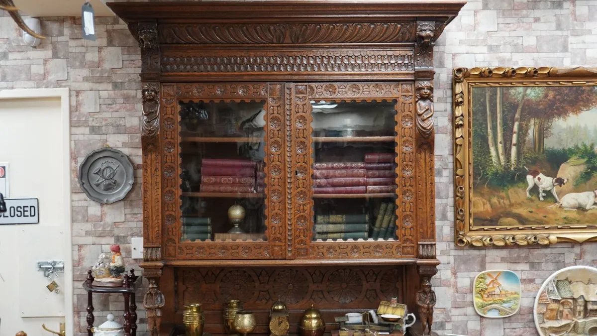 Victorian Oak Buffet Cabinet c. 1890 - Image 3