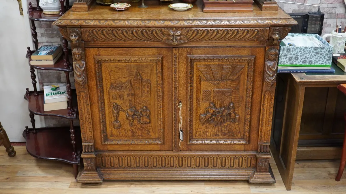 Victorian Oak Buffet Cabinet c. 1890 - Image 4