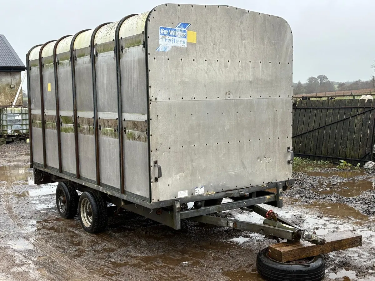 12 by 6 Cattle box - Image 1
