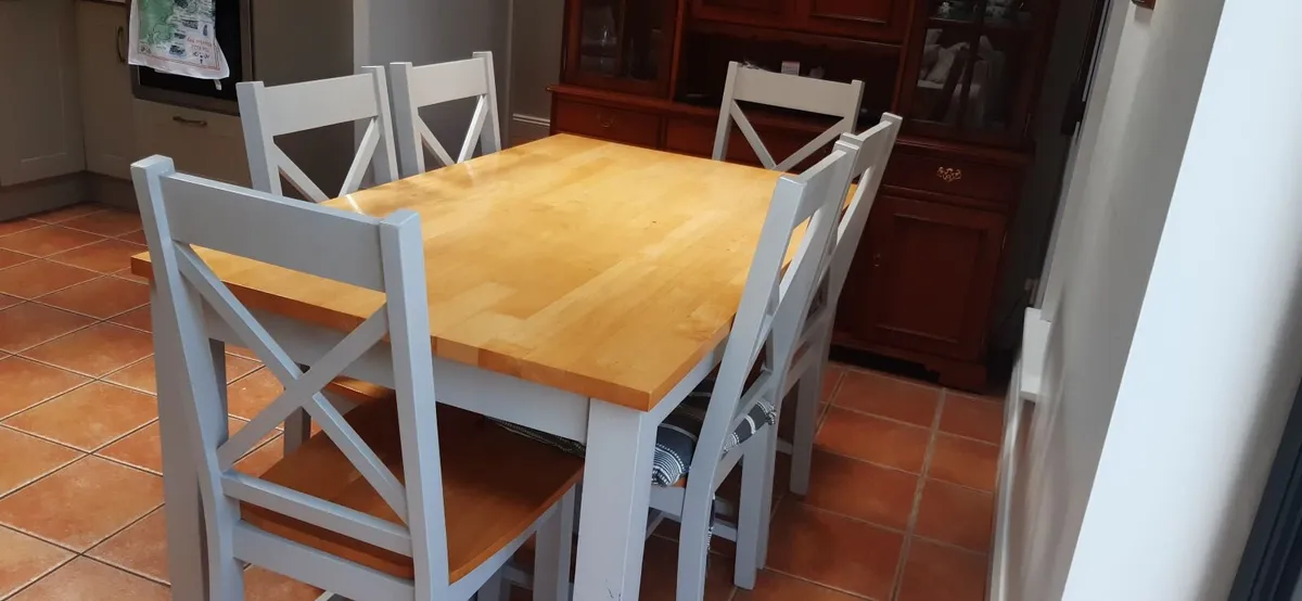Table and 6 chairs - Image 3