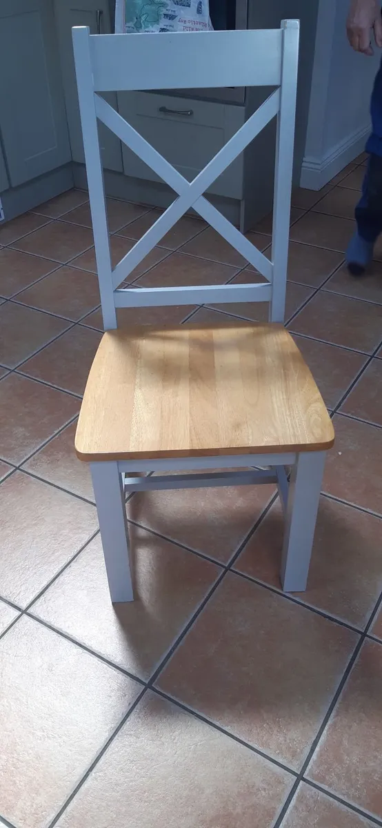 Table and 6 chairs - Image 2