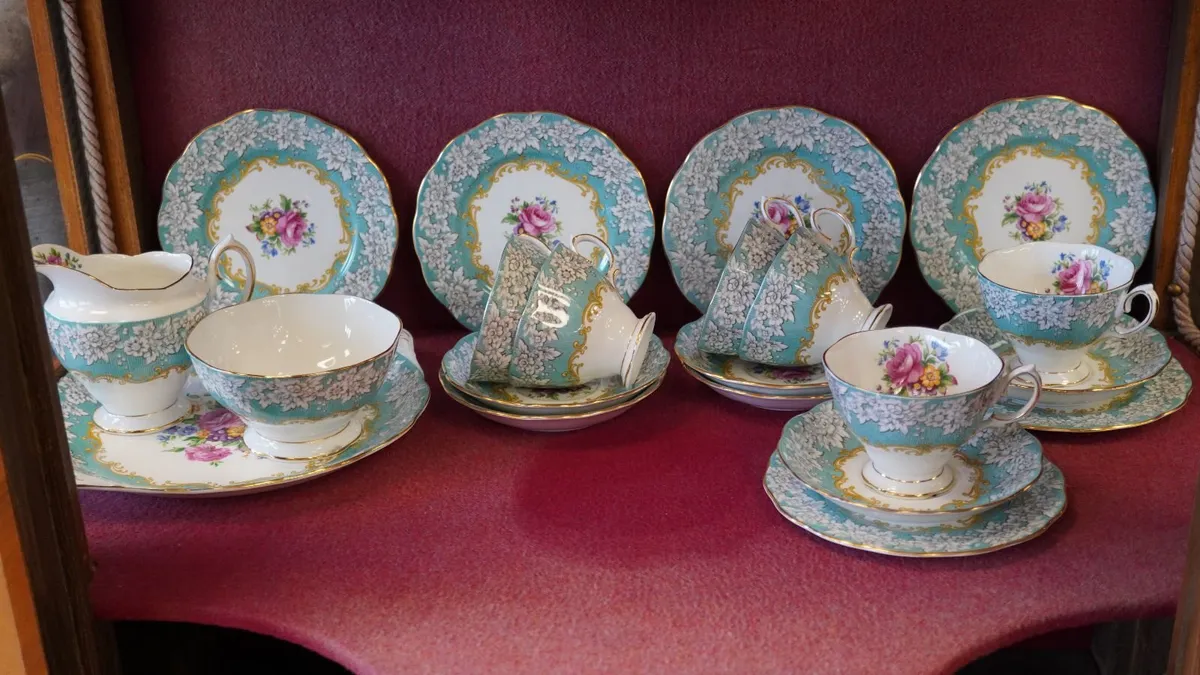 Royal Albert Enchantment Bone China Tea Set (21 Pi - Image 1