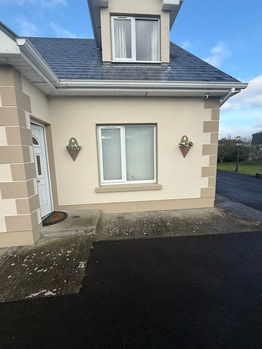 7 windows and Front Door - Image 2
