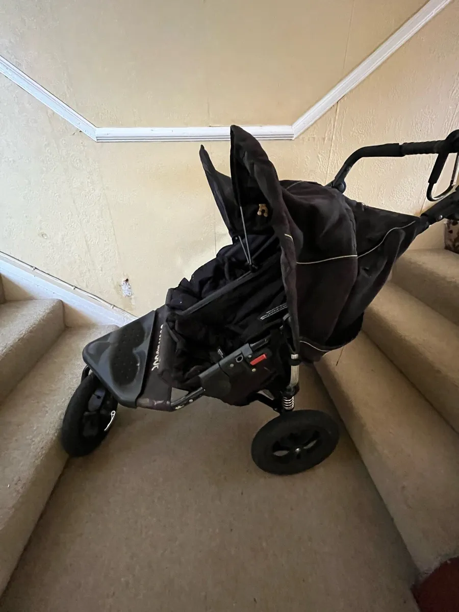 Out n about double buggy - Image 1