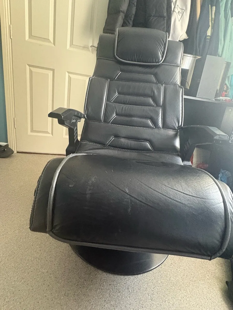 Gaming chair - Image 1