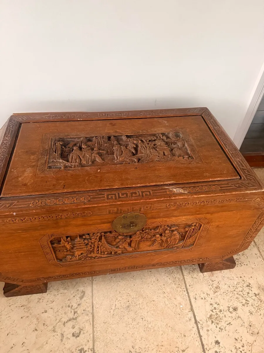 Hand carved wooden chest - Antique - Image 2