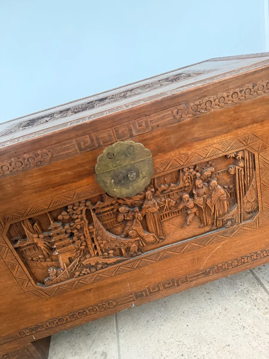 Hand carved wooden chest - Antique - Image 3