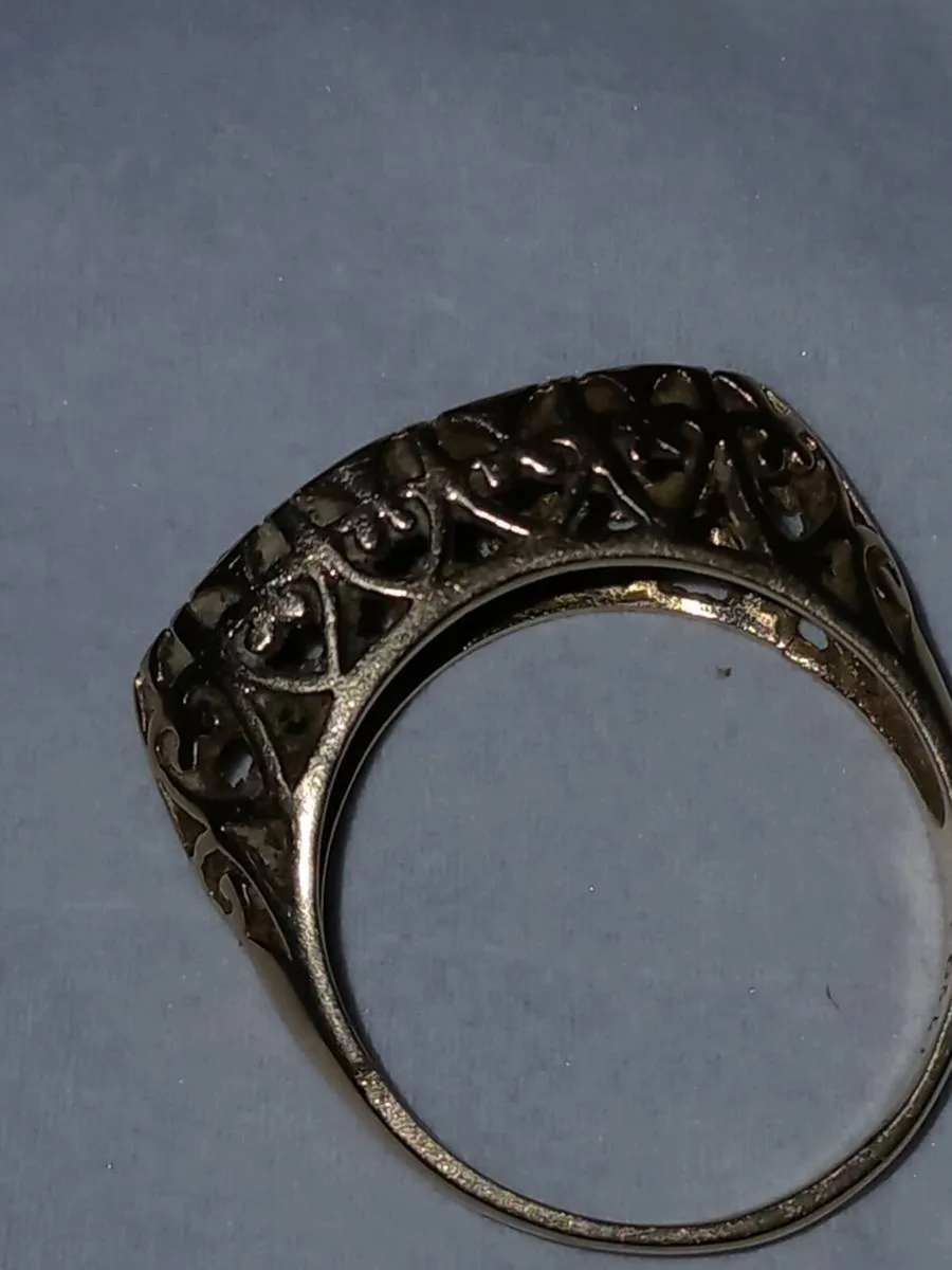9ct gold sapphire ring - Image 1