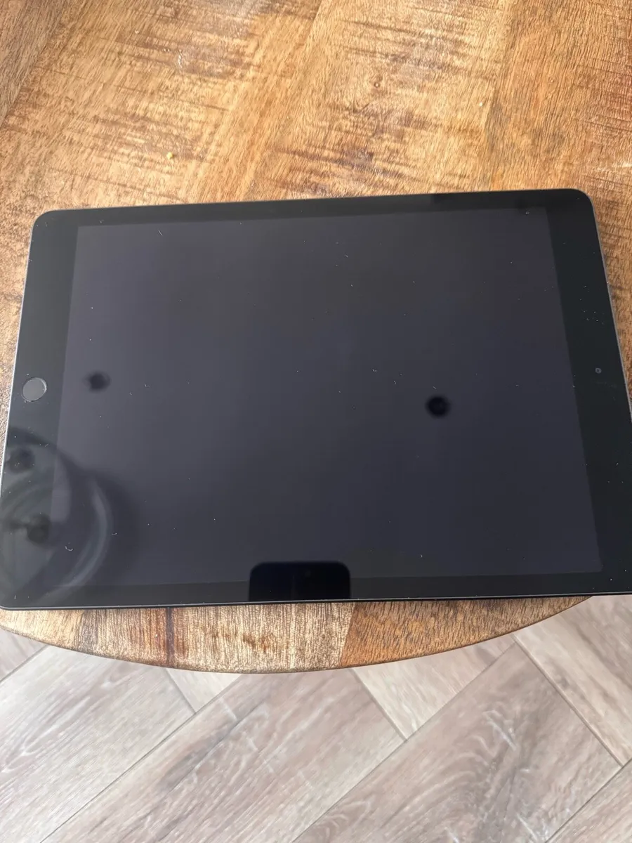 iPad 7th generation - Image 2