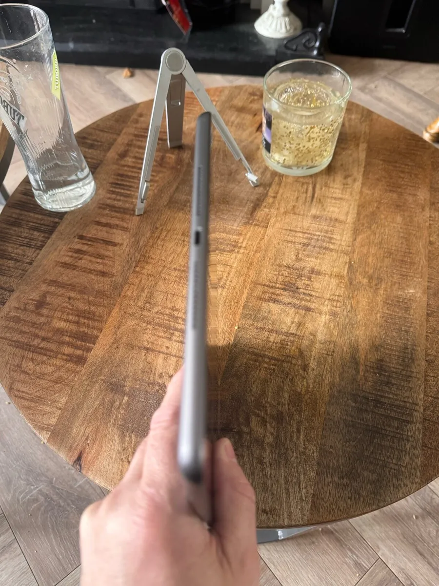 iPad 7th generation - Image 4