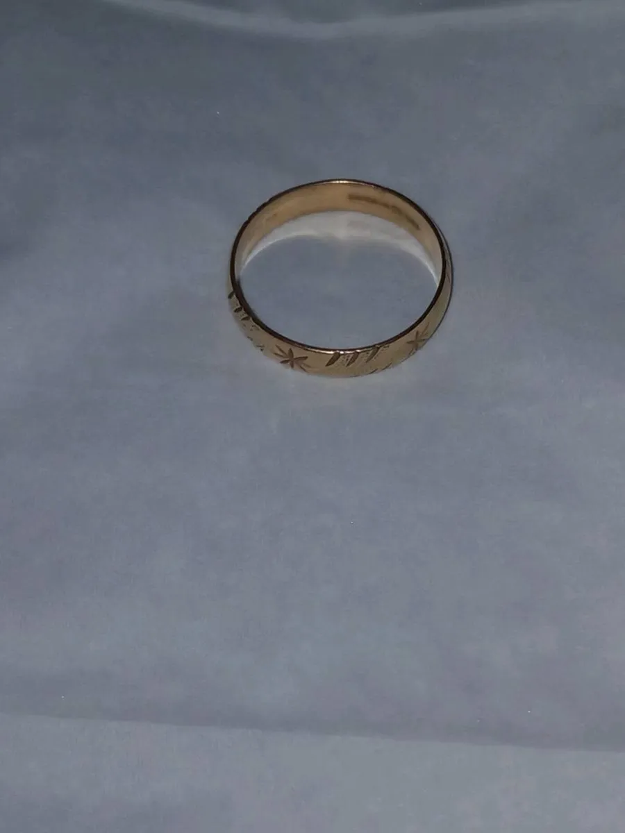Vintage 9ct gold diamond cut wedding ring - Image 3