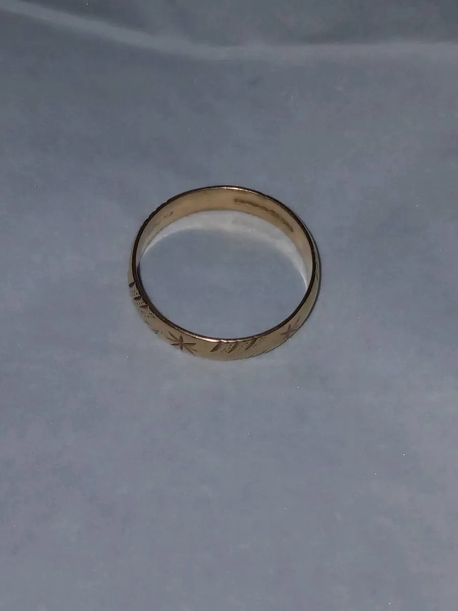 Vintage 9ct gold diamond cut wedding ring - Image 2
