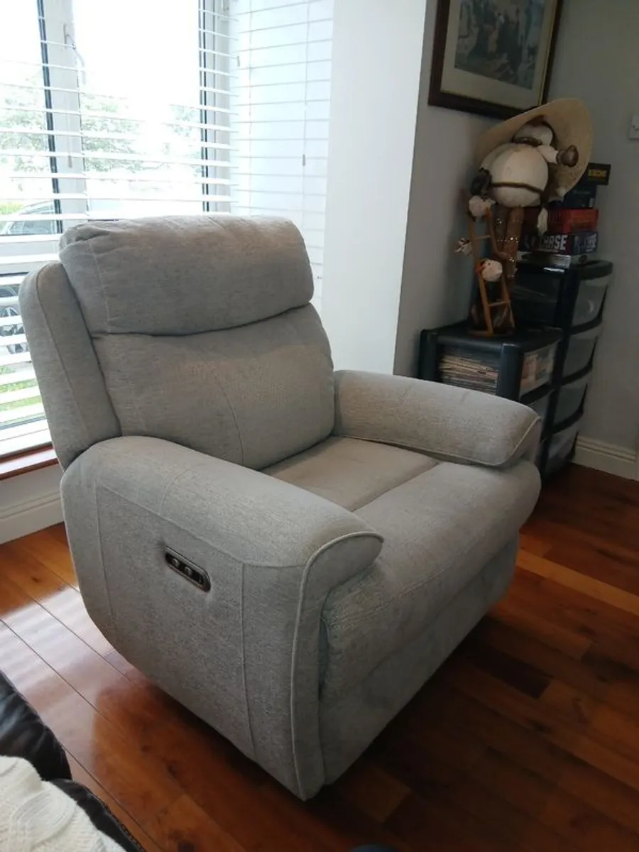 electric reclining armchair with usb port - Image 1