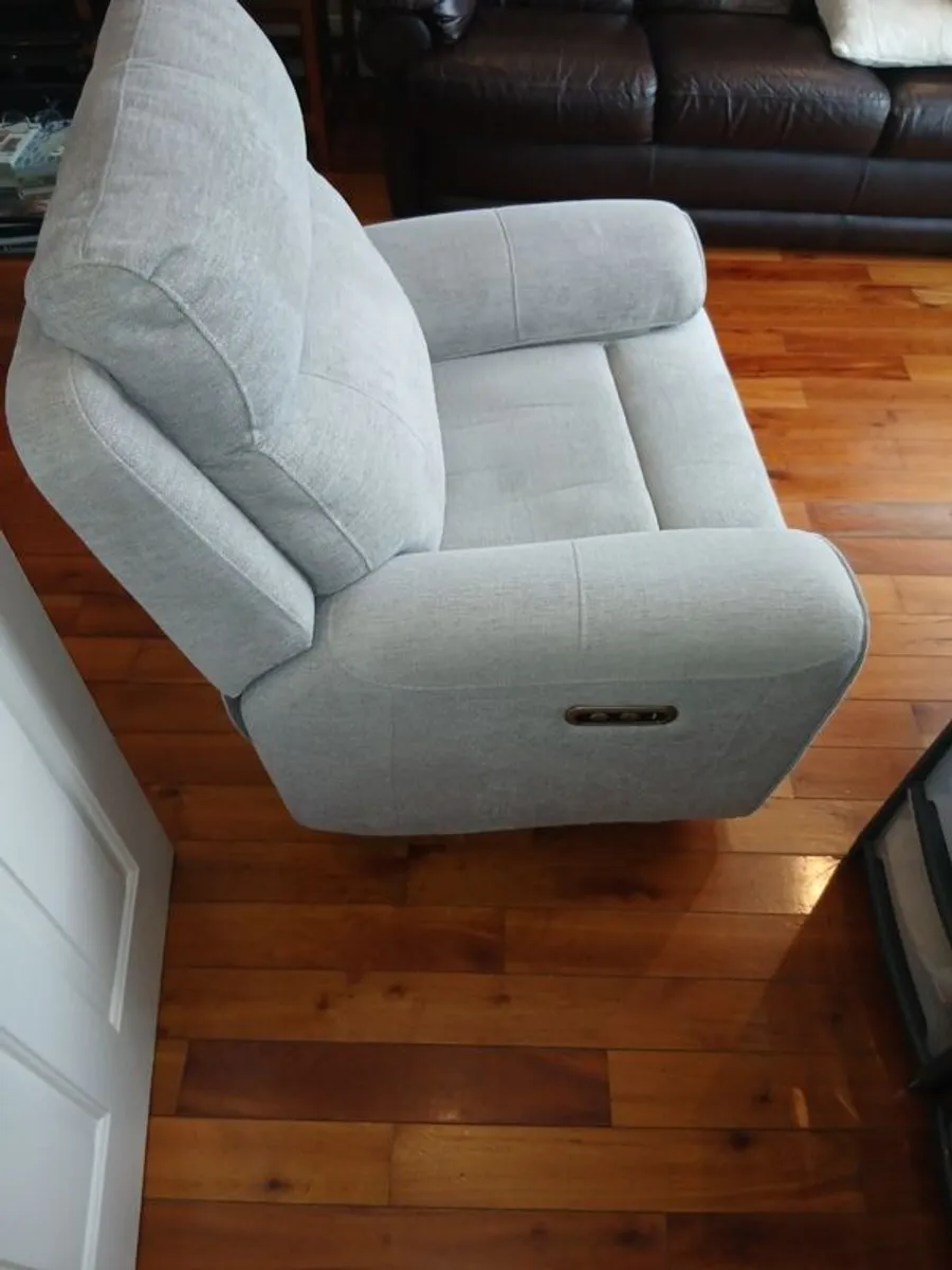 electric reclining armchair with usb port - Image 4