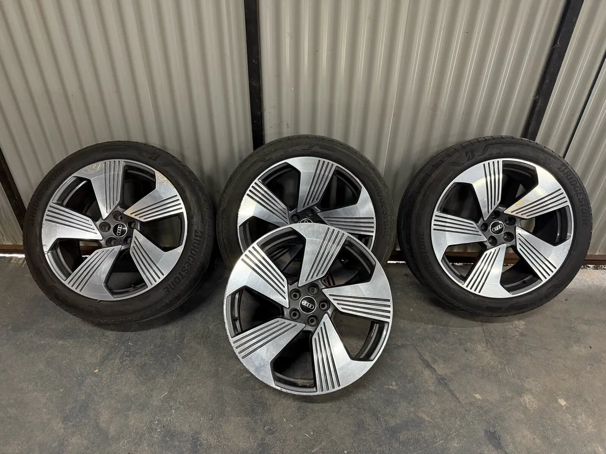 Audi E-tron  S Line wheels